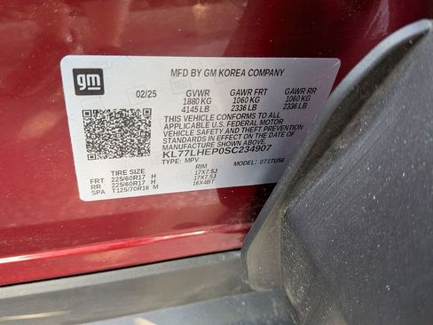 Used 2025 Chevrolet Trax LT FWD image 31
