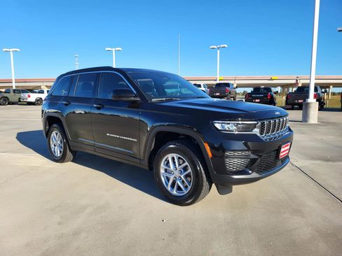 New 2025 Jeep Grand Cherokee Laredo image 7