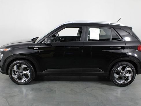 Certified 2023 Hyundai Venue SEL image 11