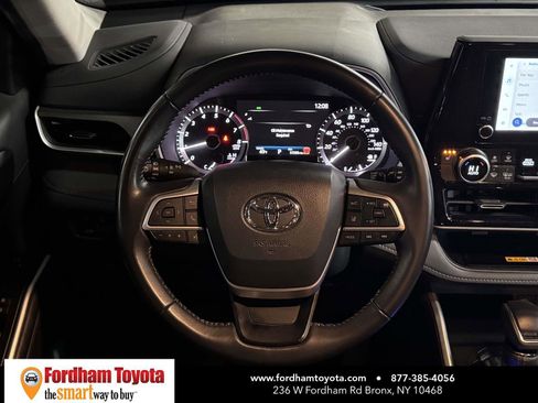 Used 2025 Toyota Highlander XLE image 14