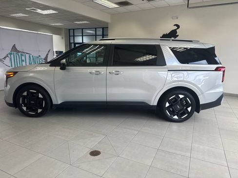 Used 2025 Kia Carnival EX FWD image 4