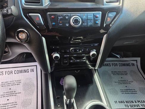 Used 2014 Nissan Pathfinder S FWD image 8