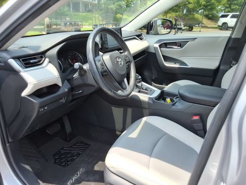 Used 2019 Toyota RAV4 XLE Premium FWD image 22