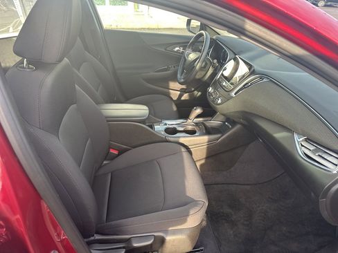 Used 2017 Chevrolet Malibu LT image 7