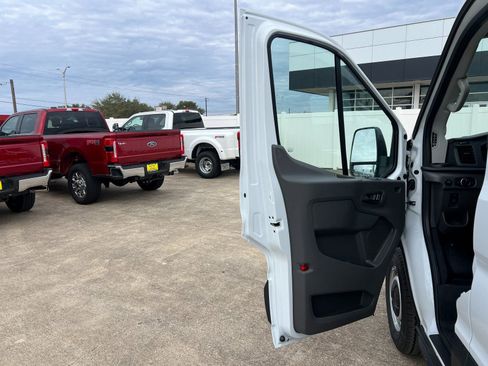 New 2026 Ford Transit 250 148 Medium Roof w/ Load Area Protection Package RWD image 16