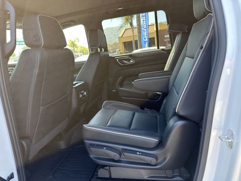 Used 2024 GMC Yukon XL SLT w/ SLT Premium Package RWD image 19