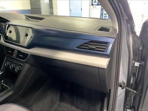 Used 2022 Volkswagen Taos SE w/ Panoramic Sunroof Package AWD/4WD image 13
