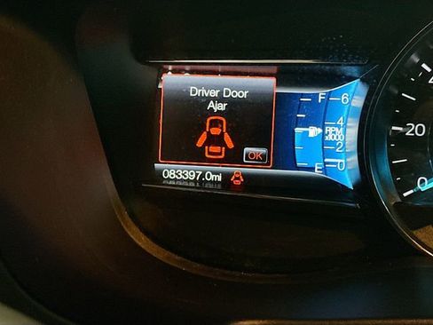 Used 2017 Ford Explorer XLT w/ Equipment Group 202A AWD/4WD image 13