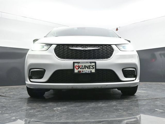 Used 2024 Chrysler Pacifica Touring-L FWD image 41