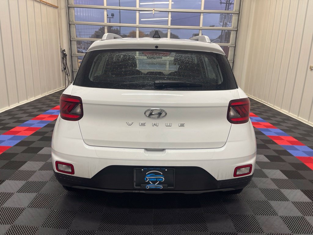 Used 2022 Hyundai Venue SEL w/ Cargo Package FWD image 5