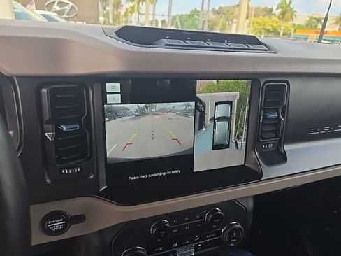 Used 2023 Ford Bronco Wildtrak image 5