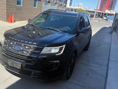Used 2018 Ford Explorer XLT w/ Equipment Group 202A FWD image 9