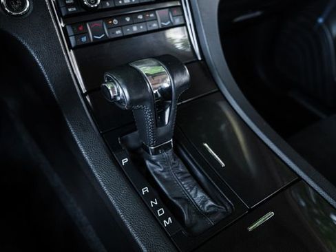 Used 2010 Ford Taurus SHO image 12