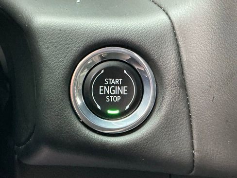 Used 2023 GMC Yukon SLT w/ SLT Luxury Package image 43