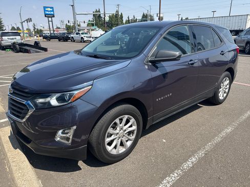 Used 2019 Chevrolet Equinox LS w/ LS Convenience Package AWD/4WD image 2