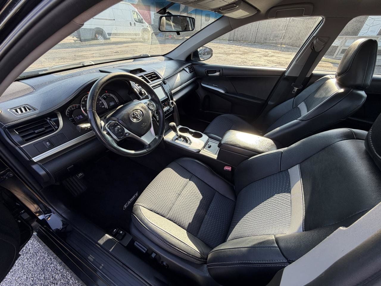 Used 2012 Toyota Camry SE FWD image 13