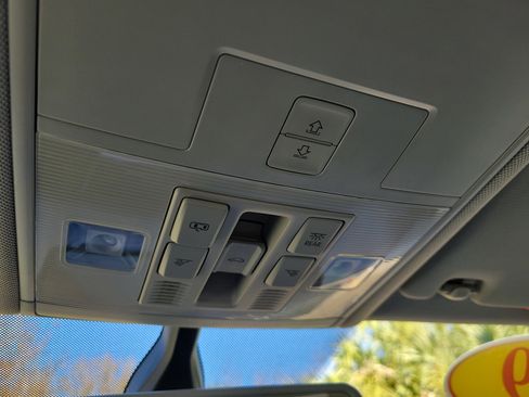 Used 2019 Volkswagen Tiguan SEL image 20