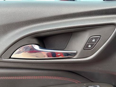 Used 2024 Chevrolet Trax RS w/ Sunroof Package FWD image 30