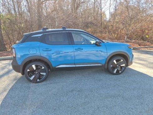 New 2026 Nissan Kicks SR image 2