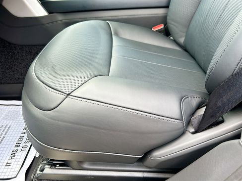 New 2025 Land Rover Range Rover SV image 22