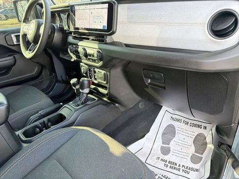 Used 2024 Jeep Wrangler Unlimited image 27