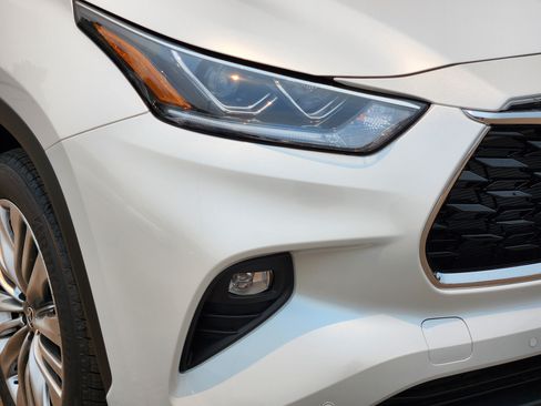 New 2026 Toyota Highlander Platinum AWD/4WD image 6