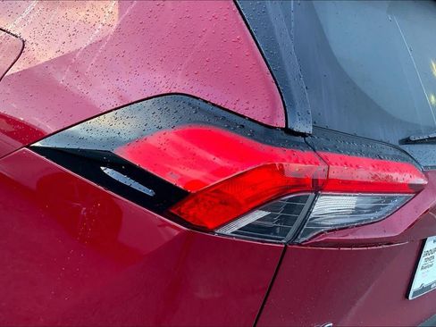 Used 2025 Toyota RAV4 XLE FWD image 27