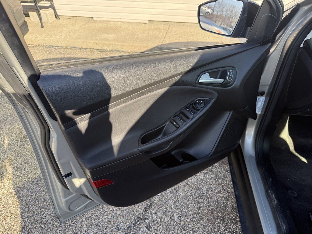 Used 2015 Ford Focus SE FWD image 8