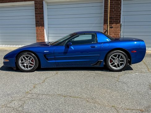 Used 2002 Chevrolet Corvette Z06 w/ Memory Pkg RWD image 14