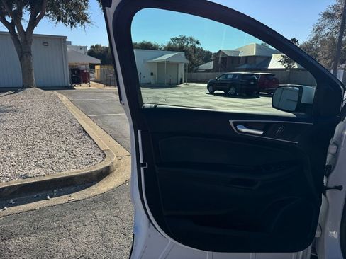 Used 2024 Ford Edge SEL image 33
