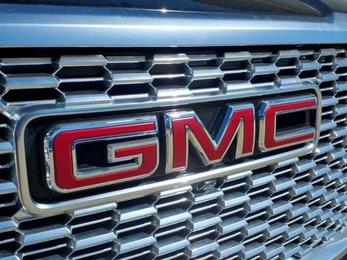 Used 2024 GMC Yukon Denali AWD/4WD image 28