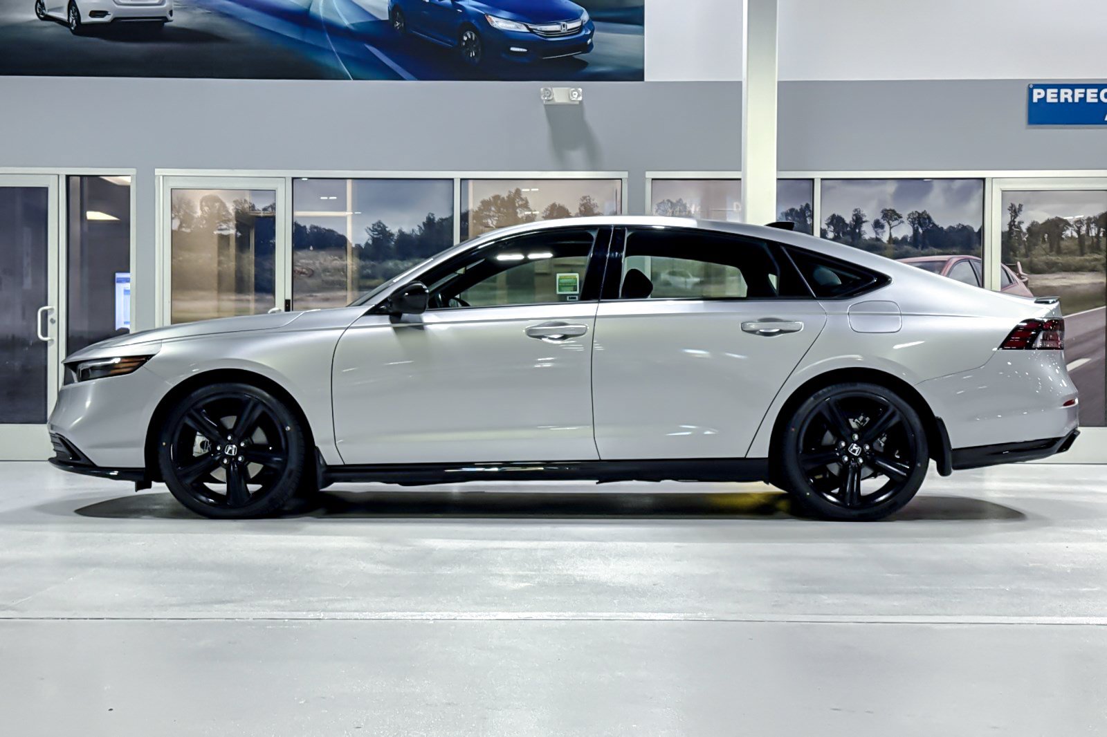 Used 2024 Honda Accord Sport image 2