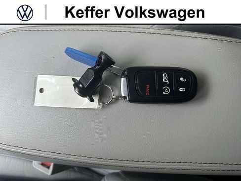 Used 2019 Jeep Cherokee Limited FWD image 34