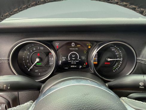Used 2023 Jeep Wrangler Unlimited Sahara w/ Cold Weather Group AWD/4WD image 21