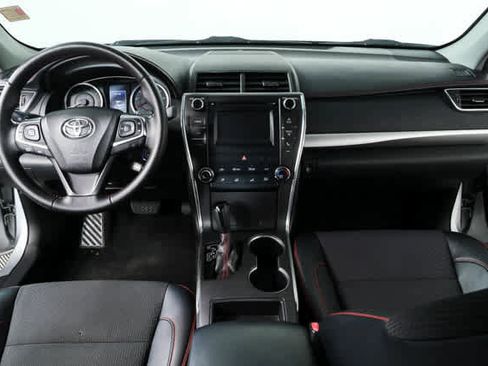 Used 2016 Toyota Camry SE image 15