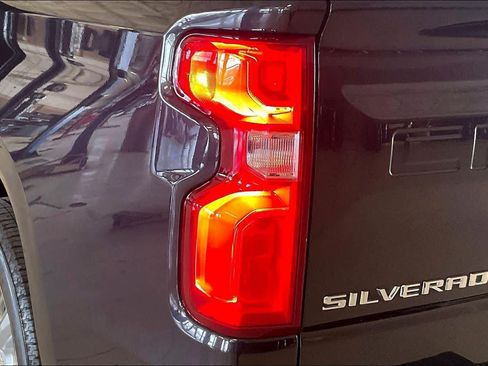 Used 2024 Chevrolet Silverado 1500 High Country w/ High Country Premium Package AWD/4WD image 26