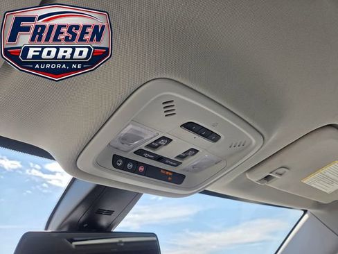 Used 2019 Chevrolet Traverse Premier AWD/4WD image 23