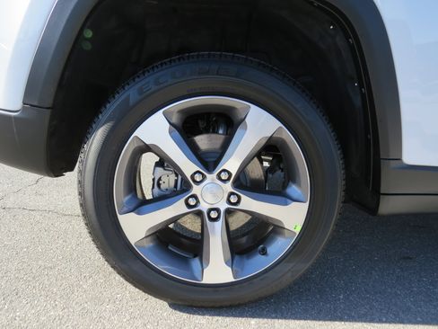 New 2026 Jeep Grand Cherokee Limited image 11