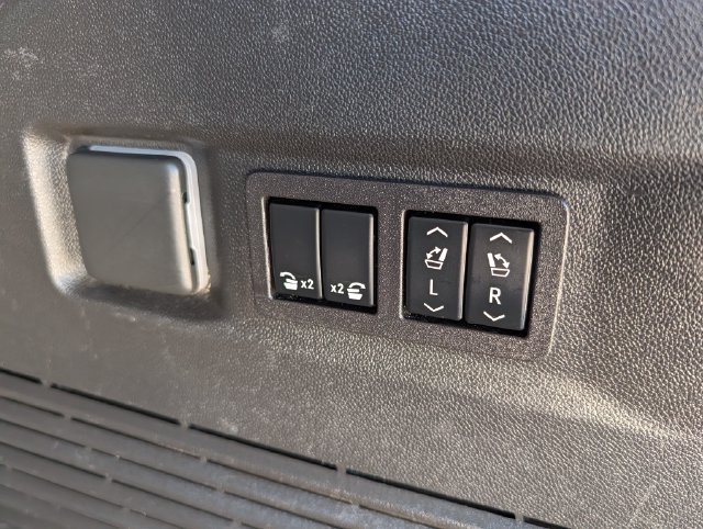 Used 2023 Chevrolet Tahoe Premier RWD image 12