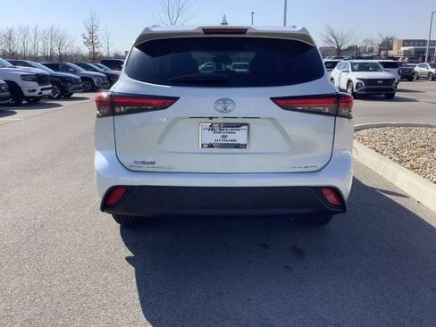 Used 2021 Toyota Highlander XLE image 6