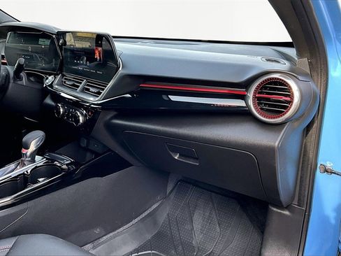 Used 2024 Chevrolet Trax RS w/ Driver Confidence Package image 17