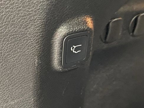 Used 2020 Jeep Cherokee Limited image 14