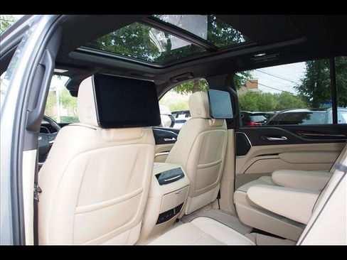 Used 2021 Cadillac Escalade ESV Premium Luxury w/ LPO, Illumination Package image 27