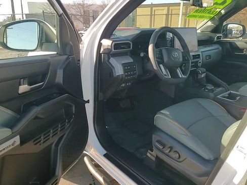 Used 2025 Toyota Tacoma Trailhunter image 13