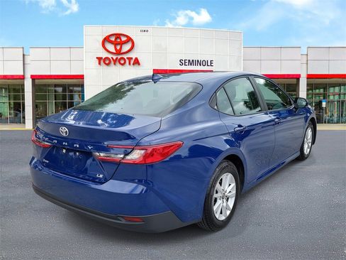 Used 2025 Toyota Camry LE image 3