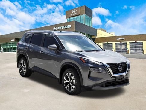 Used 2022 Nissan Rogue SV w/ SV Premium Package FWD image 3