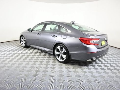 Used 2018 Honda Accord Touring image 4