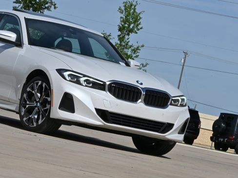 Certified 2025 BMW 330i Sedan RWD image 37