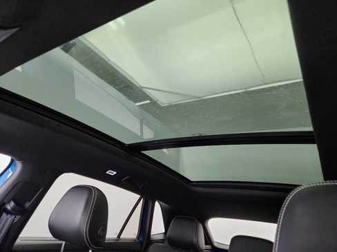 Certified 2024 Volkswagen Atlas Cross Sport SE w/ Panoramic Sunroof Package image 28