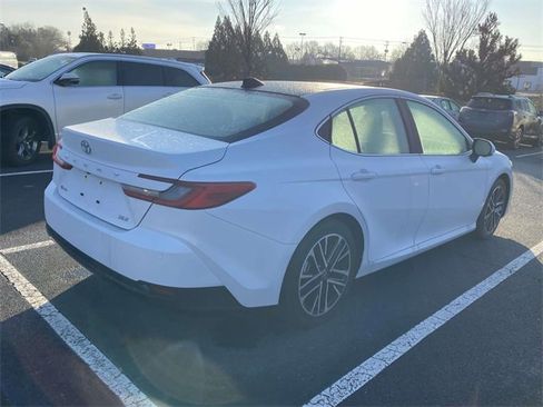 Used 2025 Toyota Camry XLE image 7